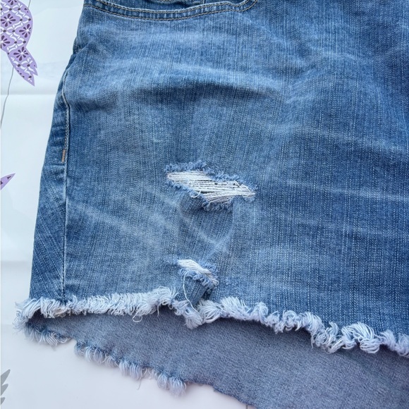Torrid plus size 26 women’s raw edge distressed denim shorts very good condition - Picture 8 of 11